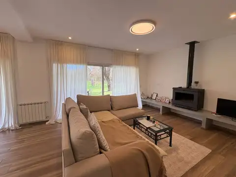 Casa 5 ambientes con 3 baños
