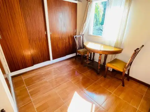Casa en Alquiler con 2 cocheras