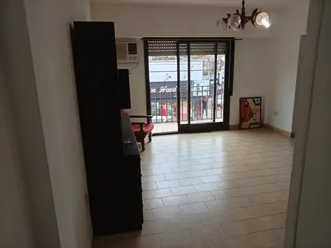 LLAVALLOL 1100, Piso 1