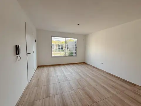 Lainez 2100, Piso PB