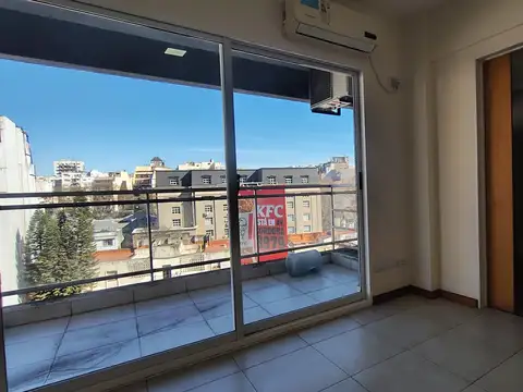 MONOAMBIENTE AL FRTE. CON BALCÓN EN EDIFICIO FULL AMENITIES!
