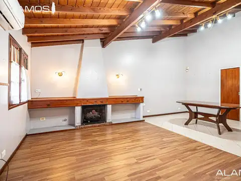Casa 5 ambientes con 2 baños