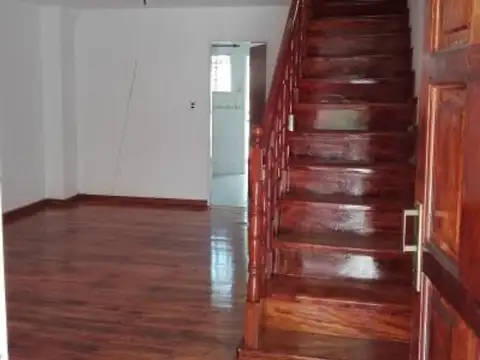 Depto Tipo Casa en Alquiler de 3 ambientes