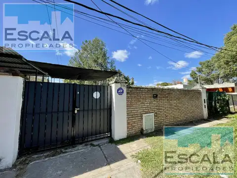 CASA DE DOS DORM CON JARDIN  Y PILETA EN VENTA GRANADERO BAIGORRIA