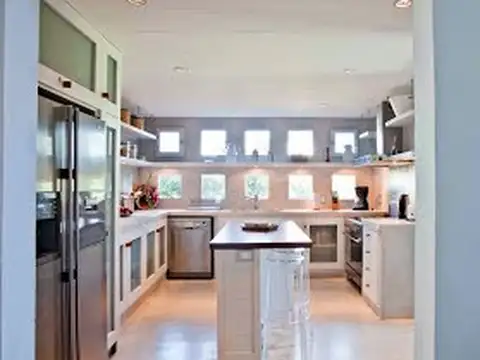 Casa 5 ambientes con 4 baños