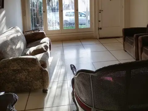 Casa 5 ambientes con 3 baños