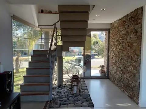 Venta Casa.4 amb.Bo.Cerrado Altos del Sol.Parque Leloir