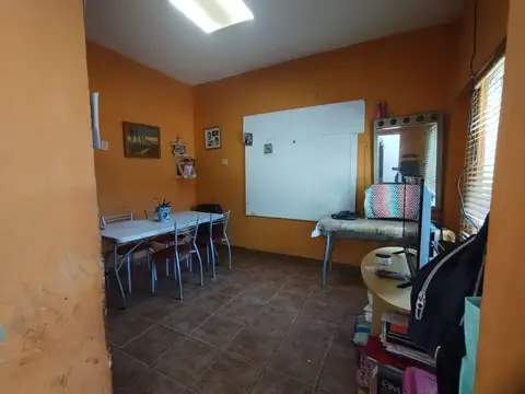 Casa 6 ambientes con 2 baños