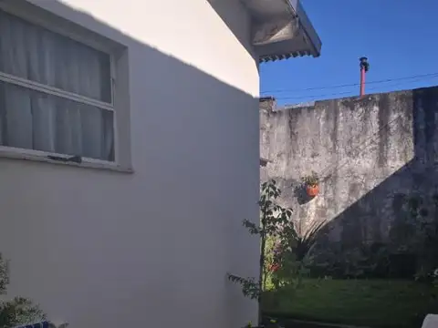Depto Tipo Casa 2 ambientes con 1 baño