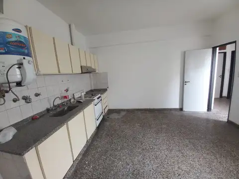 Departamento en Alquiler en Villa Luzuriaga, $ 650.000