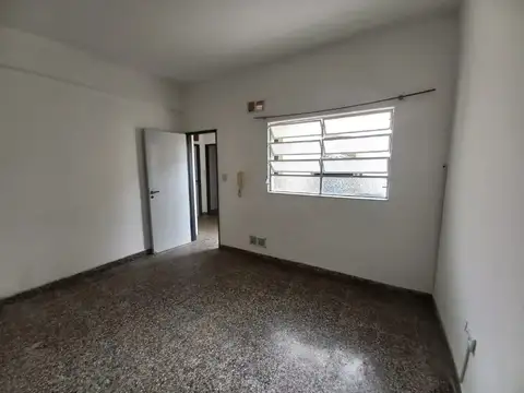 ALQUILER – DEPARTAMENTO 3 AMBIENTES AL FRENTE – 1ER PISO