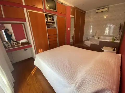 VENTA CASA AL FRENTE 3 DORMITORIOS CON COCHERA