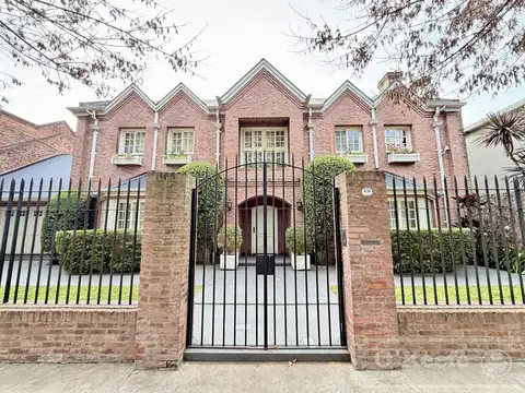 Importante Residencia de Categoría en Quilmes Residencial 7 Ambiente- Piscina y Quincho