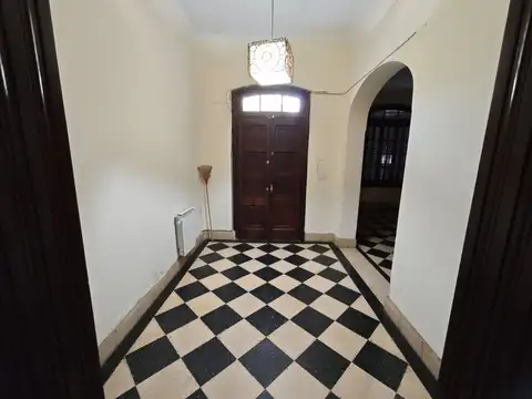 Casa 10 ambientes con 1 baño