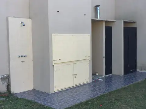 LA LUCILA CASA 4 AMB  SOBRE LOTE PROPIO  EN 2 PLANTAS