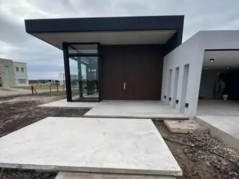 Venta Casa 4 Ambientes Barrio La Providencia