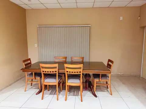 Propiedad de 4 habitaciones con quincho y patio