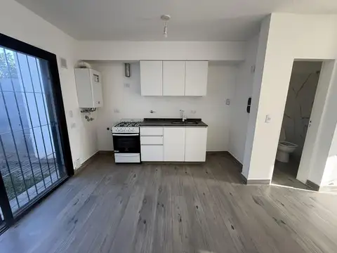 Casa en Alquiler con 1 cochera