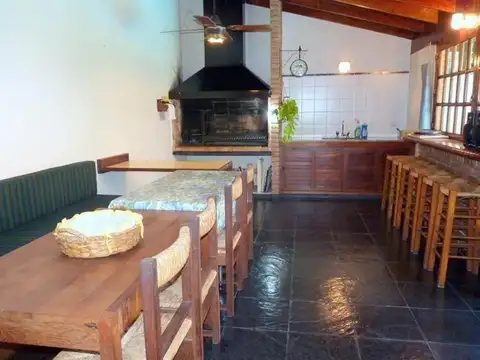 Casa 4 ambientes con 4 baños