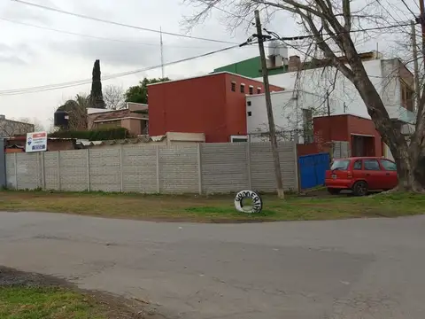 Galpón con vivienda en Lote de 300m2. LOS HORNOS