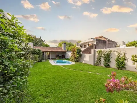 Venta Casa 4 ambiente en Boulogne, 3 dormitorios, playroom, jardín, pileta y quincho