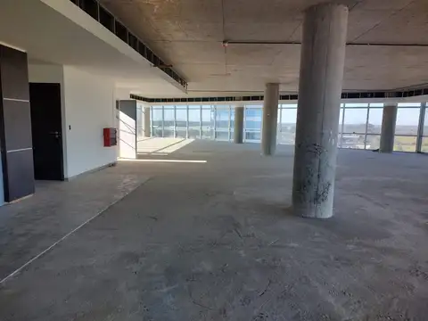 Oficina en Alquiler con 3 cocheras