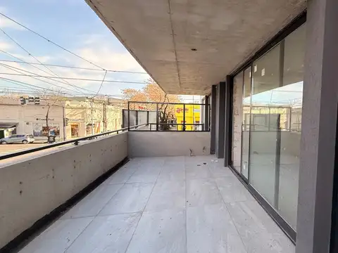 Depto 2 ambientes en venta, sobre Av. Centenario, Beccar