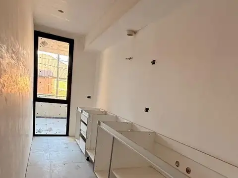 Departamento en Venta en San Isidro Vías / Rolon, USD 201.000