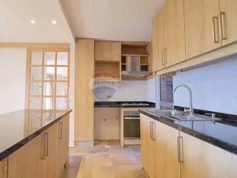 Casa 5 ambientes con 4 baños
