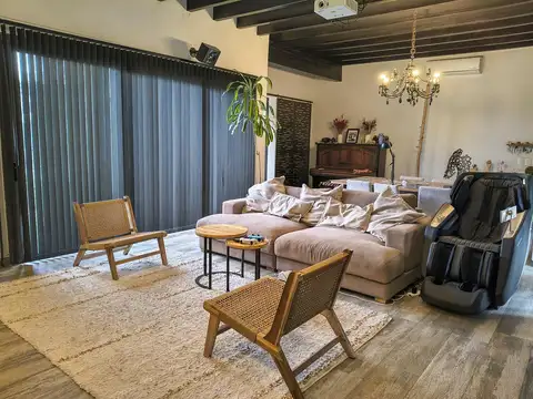 Casa 9 ambientes con 3 baños