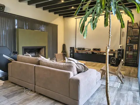 Casa en Venta con 6 cocheras