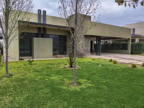 EXCELENTE CASA EN EL EXCLUSIVO BARRIO PORTAL DE VISTALBA