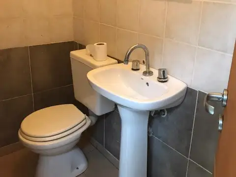Casa en Alquiler con 1 cochera