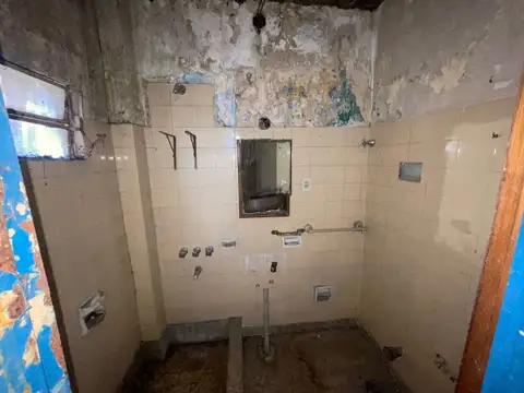 VENTA LOTE CON CASA 3 AMB A REFACCIONAR