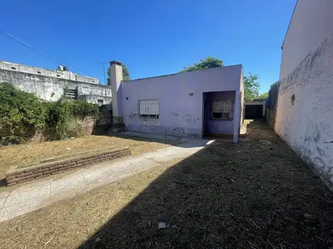 VENTA LOTE CON CASA 3 AMB A REFACCIONAR