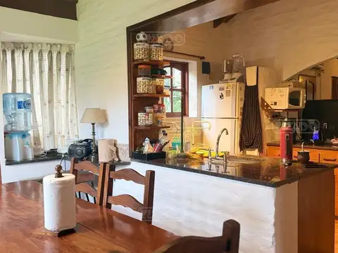 Casa 4 ambientes con 2 baños