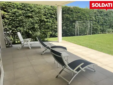 Casa en Alquiler Temporal con 2 cocheras