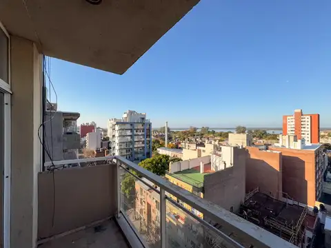 Monoambiente en alquiler, vista parcial rio, balcon