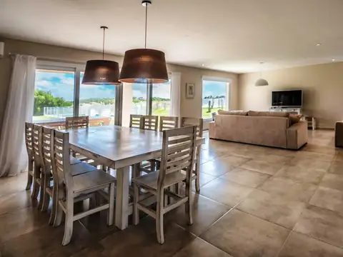 Hermosa casa fondo al Golf en alquiler temporal