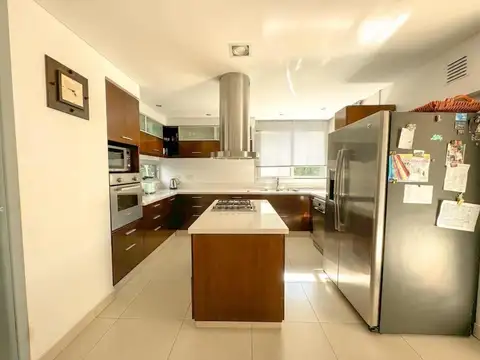 Casa 6 ambientes con 3 baños