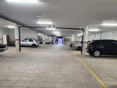 VENTA DE GARAJE CON 51 COCHERAS SUBSUELO Y PLANTA BAJA  EN VILLA SANTA RITA