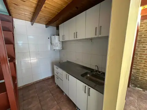 Depto Tipo Casa en Alquiler en Bernal, $ 500.000