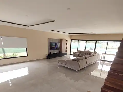 Casa 5 ambientes con 3 baños