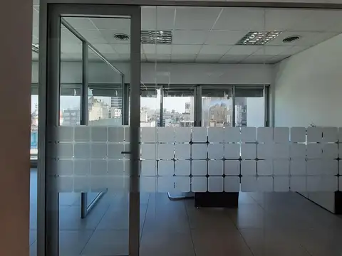 Oficina en Alquiler con 2 cocheras