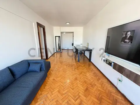 Venta Departamento 4 Amb Amplios con Baulera en Edificio Torre Caseros Centro