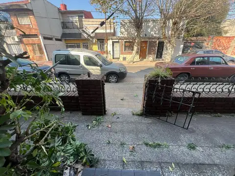 Depto Tipo Casa en Venta en Ramos Mejía Sur, USD 68.000