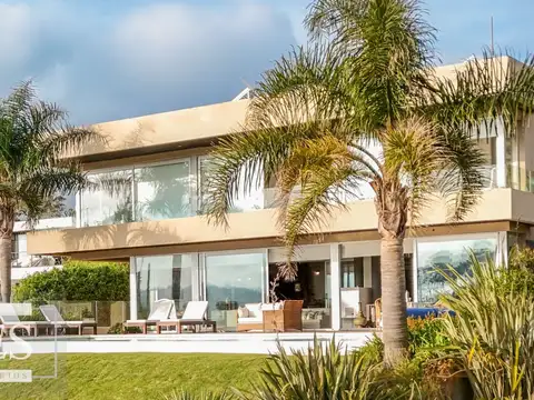 Venta casa 4 dormitorios- Playa Mansa