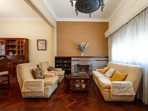 Casa 6 ambientes con 1 baño