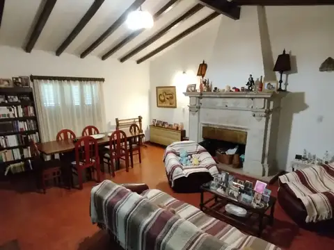 Casa 5 ambientes con 1 baño