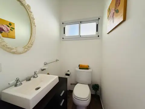 Casa 5 ambientes con 4 baños